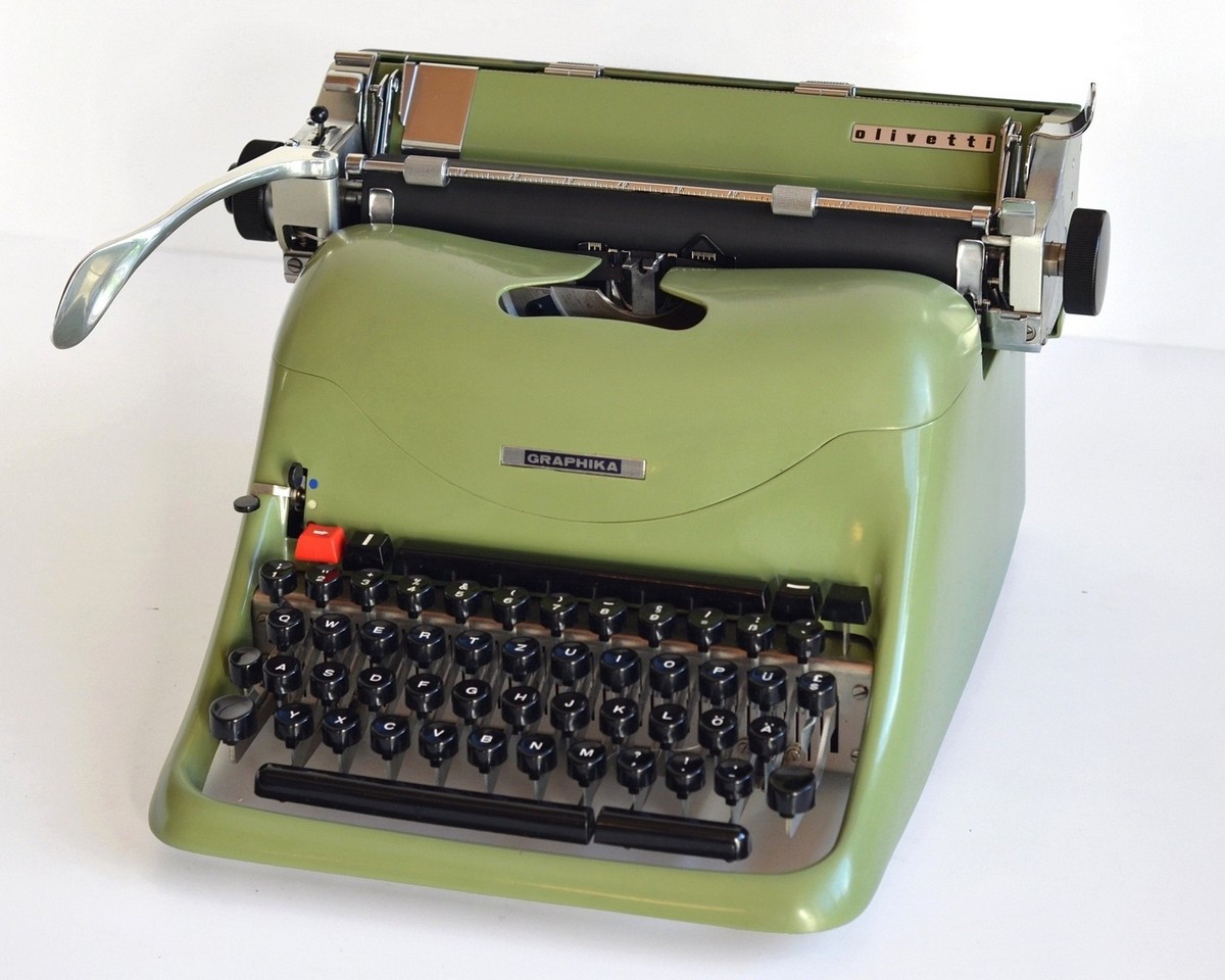 Macchina per scrivere Olivetti Graphika completamente restaurata