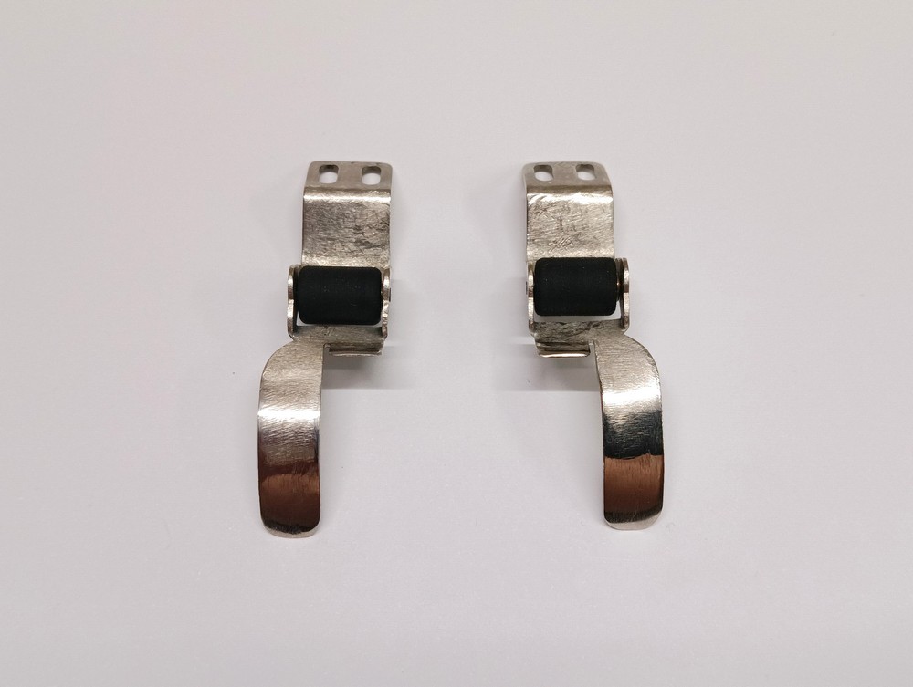 Nuovi premicarta a racchetta della Olivetti M1 dopo la nichelatura