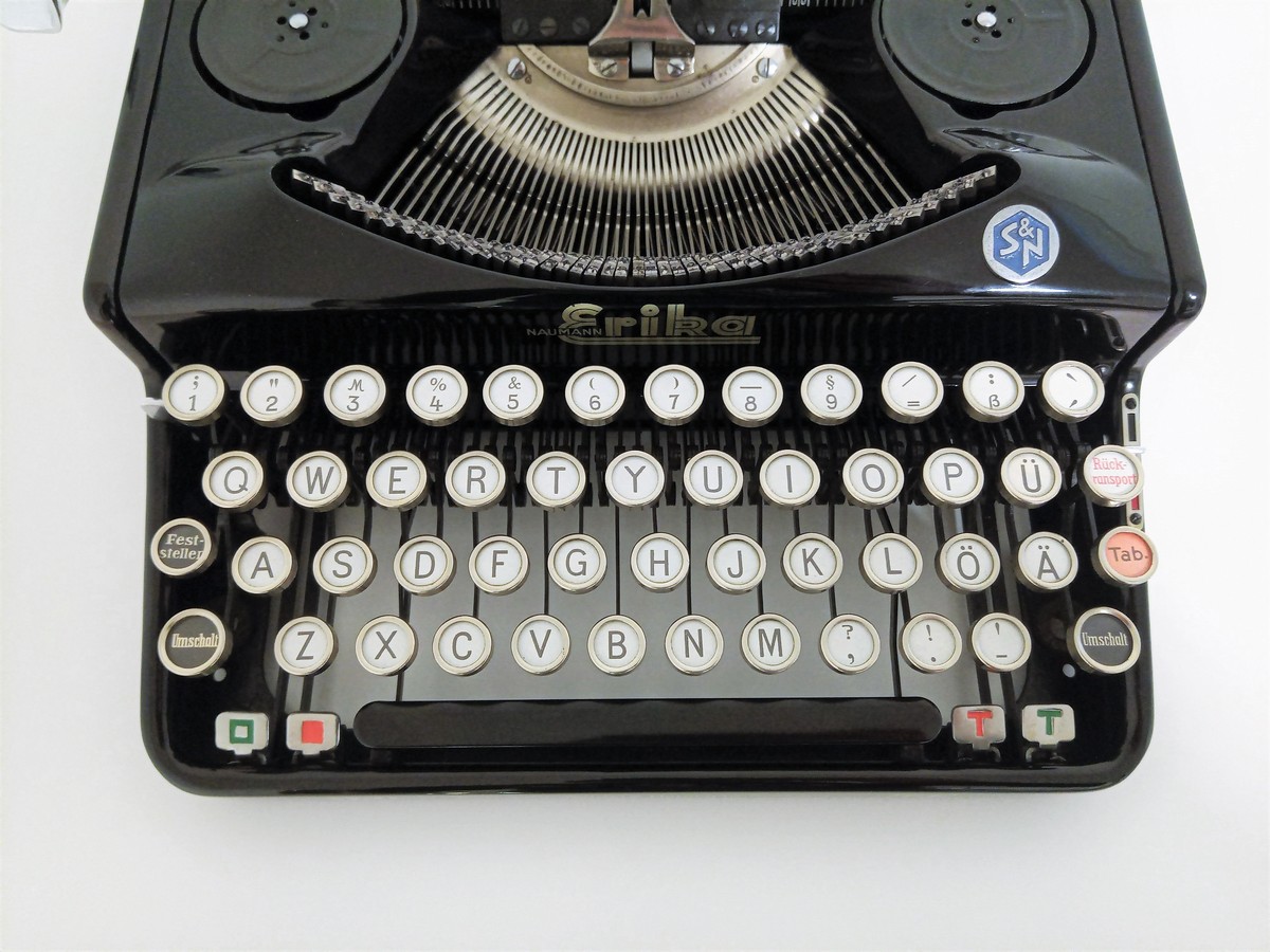 Tastiera QWERTY modificata della macchina per scrivere Erika M