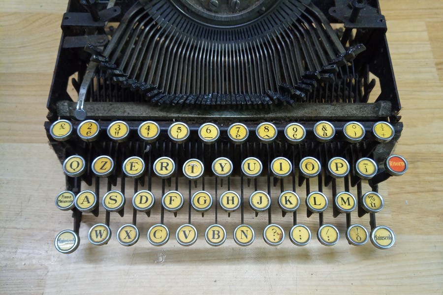 Dettaglio del restauro della Everest Mod. 44