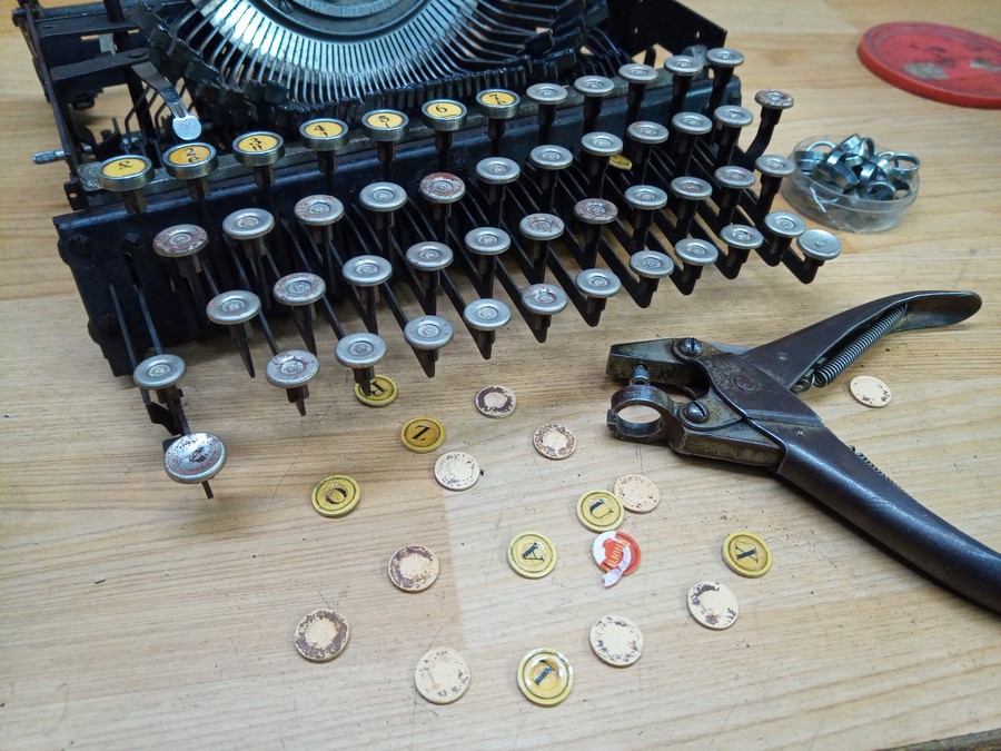 Dettaglio del restauro della Everest Mod. 44