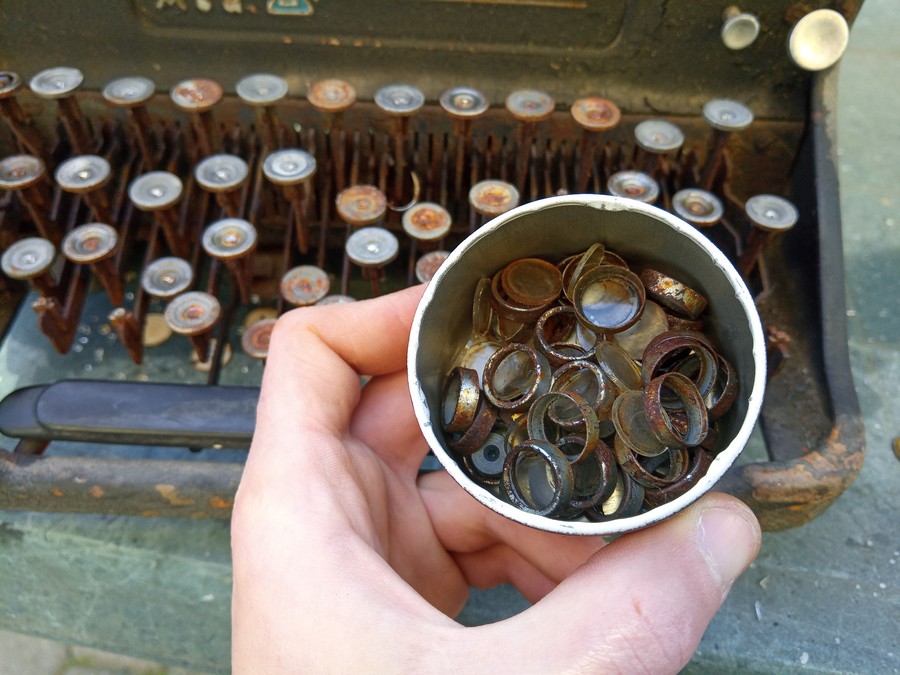 Dettaglio del restauro della Everest Mod. 44