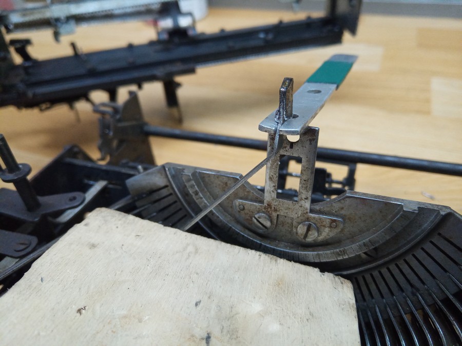 Dettaglio del restauro della Everest Mod. 44