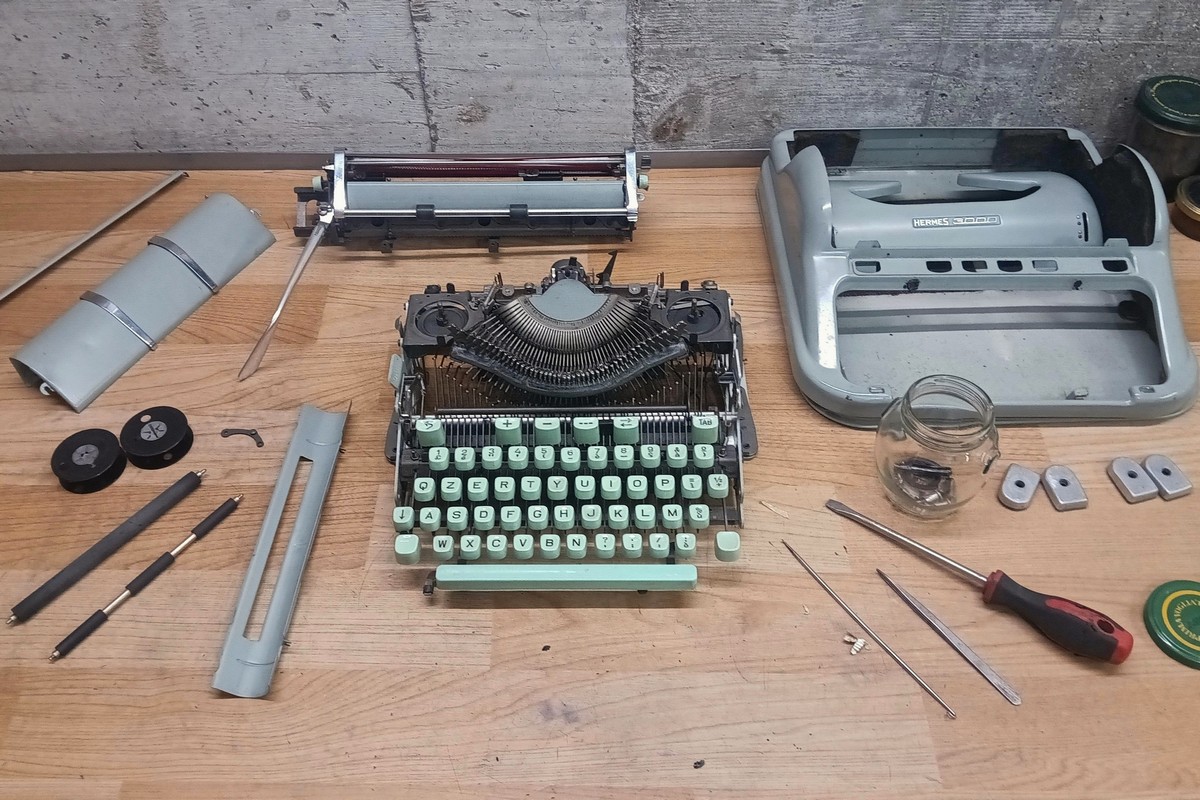Hermes 3000 smontata durante il restauro