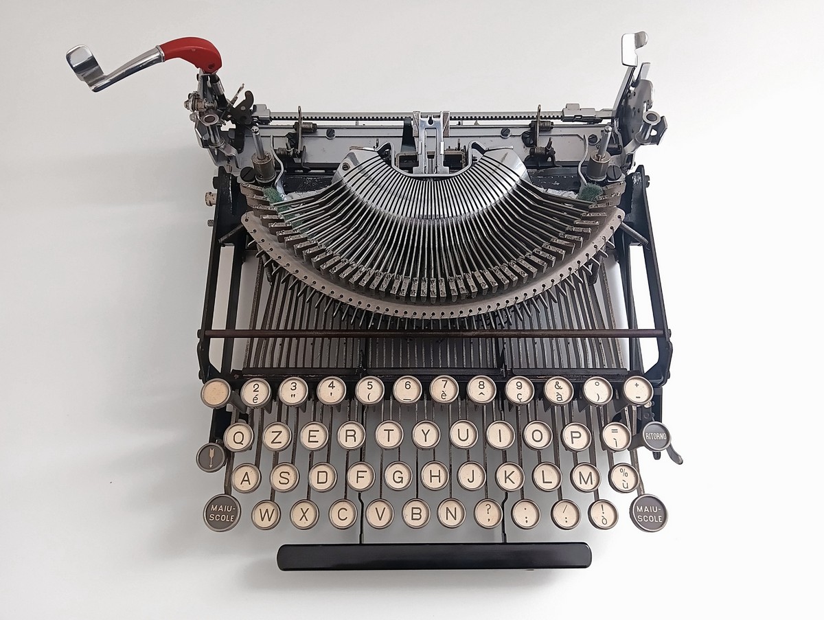 Meccanica della Olivetti MP1 pulita dopo il lavaggio a ultrasuoni